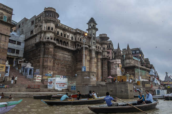 20 - India - Varanasi - rio Ganges - ghat